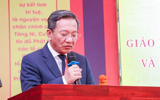 Đại sứ Nguyễn Minh Tâm phát biểu tại buổi lễ Đại sứ Nguyễn Minh Tâm phát biểu tại buổi lễ