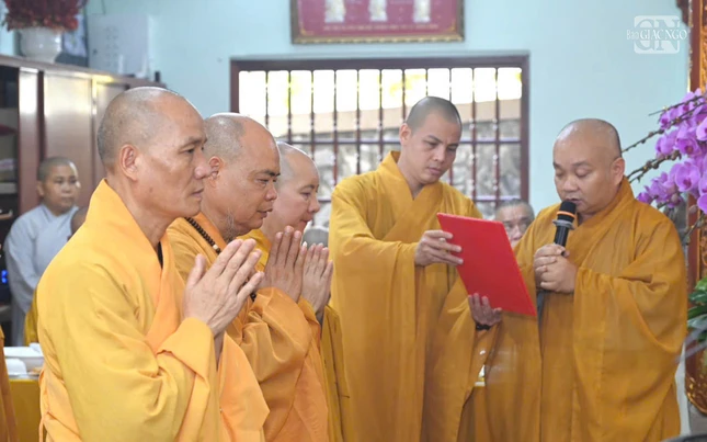 Thượng tọa Thích Trung Nguyện công bố quyết định bổ nhiệm trụ trì Linh Phong Thiền Uyển
