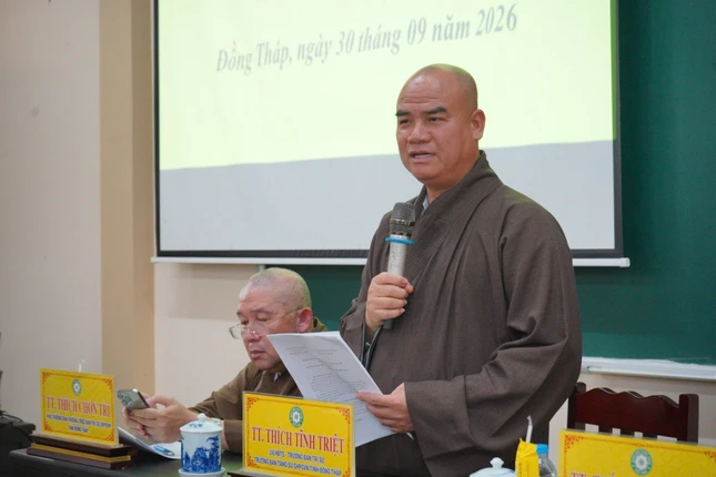 Thượng tọa Thích Tĩnh Triệt chủ trì phiên họp Thượng tọa Thích Tĩnh Triệt chủ trì phiên họp