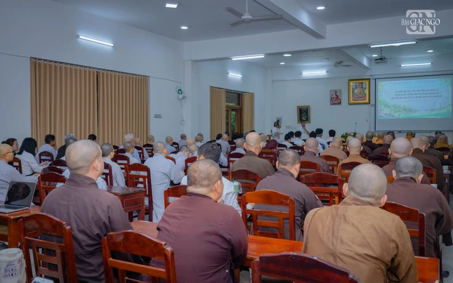 Hội nghị tập huấn phổ biến kiến thức pháp luật, nâng cao năng lực về bảo vệ môi trường, ứng phó với biến đổi khí hậu cho chức sắc, chức việc các tôn giáo trên địa bàn TP.HCM diễn ra tại hội trường pháp viện Minh Đăng Quang
