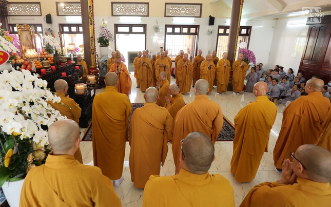Môn hạ đệ tử thành kính cung tiến Giác linh tưởng niệm 9 năm ngày viên tịch của Trưởng lão Hòa thượng Thích Tắc An
