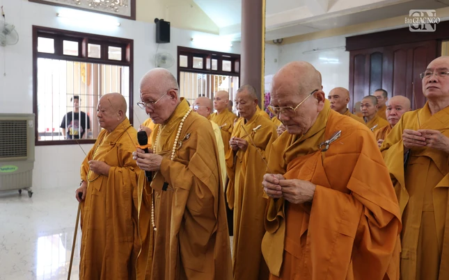 Chư tôn đức trụ trì, trú xứ các tự viện trong và ngoài TP.HCM thành kính tưởng niệm