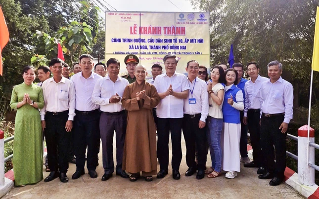 Công trình được chính thức đưa vào sử dụng giúp người dân thuận tiện hơn trong đi lại