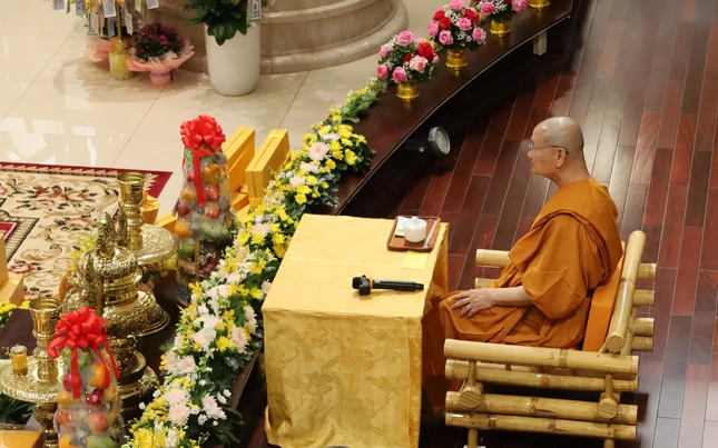 Trưởng lão Hòa thượng Viên Minh chứng minh buổi lễ Trưởng lão Hòa thượng Viên Minh chứng minh buổi lễ