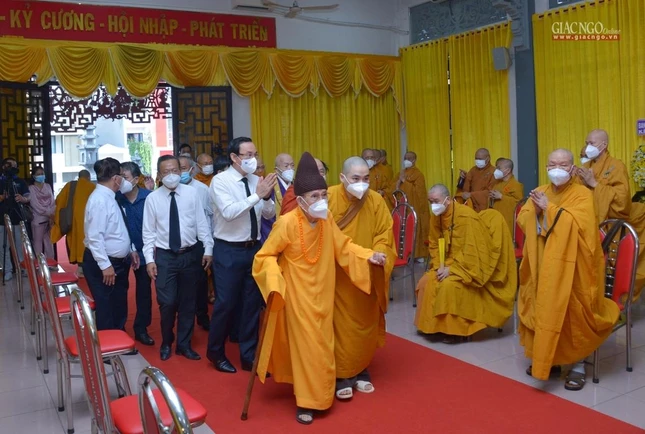 Trưởng lão Thích Đức Nghiệp quang lâm lễ đường Trưởng lão Thích Đức Nghiệp quang lâm lễ đường