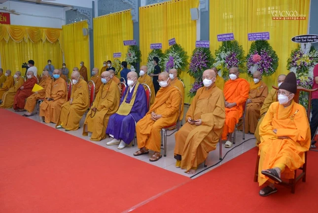 Chư tôn Hòa thượng Hội đồng Chứng minh, Hội đồng Trị sự, các Ban, Viện, cơ quan phía Nam quang lâm, tham dự Chư tôn Hòa thượng Hội đồng Chứng minh, Hội đồng Trị sự, các Ban, Viện, cơ quan phía Nam quang lâm, tham dự