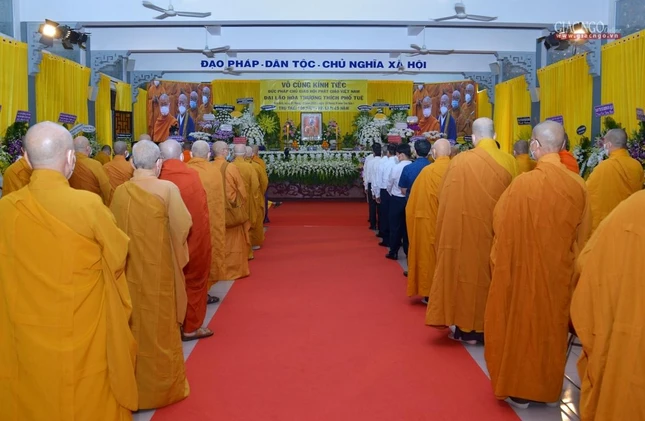 Lễ tưởng niệm được cử hành cùng thời điểm lễ cung nghinh kim quan Đức Pháp chủ nhập bảo tháp tại Tổ đình Viên Minh (Hà Nội) Lễ tưởng niệm được cử hành cùng thời điểm lễ cung nghinh kim quan Đức Pháp chủ nhập bảo tháp tại Tổ đình Viên Minh (Hà Nội)