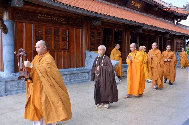 Cung nghinh chư tôn đức nội tự cấm túc tại tu viện Vĩnh Nghiêm quang lâm cử hành pháp sự