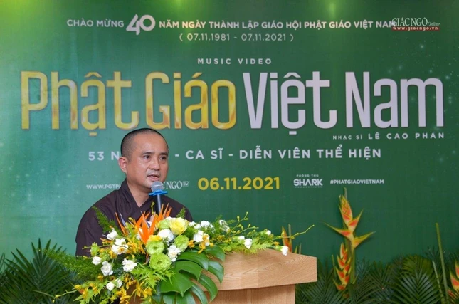 Thượng tọa Trưởng ban Thông tin - Truyền thông Phật giáo TP.HCM phát biểu chào mừng, tán dương công đức nghệ sĩ &amp; ekip thực hiện MV