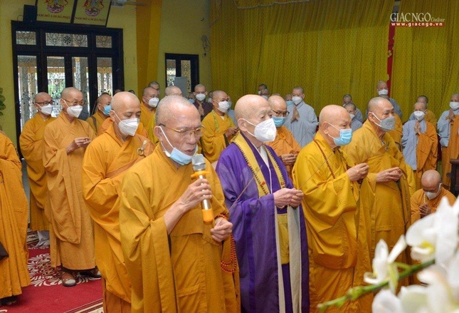 Chư Hòa thượng nguyện hương cúng dường giác linh