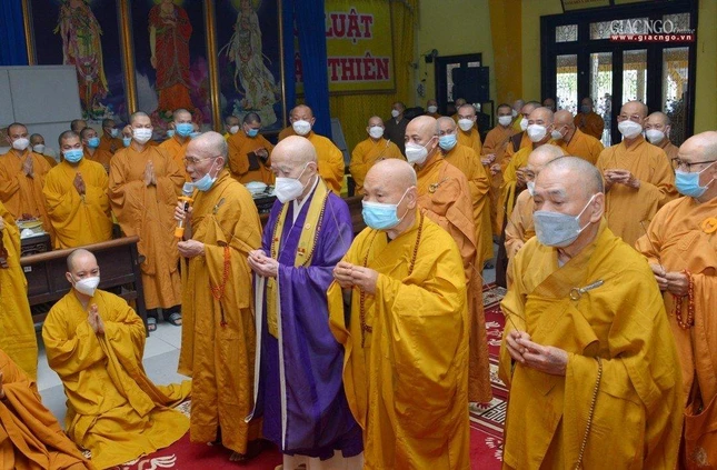 Chư tôn đức giáo phẩm dâng hương tưởng niệm cố Hòa thượng Thích Thanh Kiểm Chư tôn đức giáo phẩm dâng hương tưởng niệm cố Hòa thượng Thích Thanh Kiểm