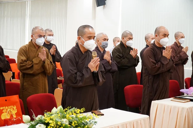 Chư tôn đức niệm Phật cầu gia bị Chư tôn đức niệm Phật cầu gia bị