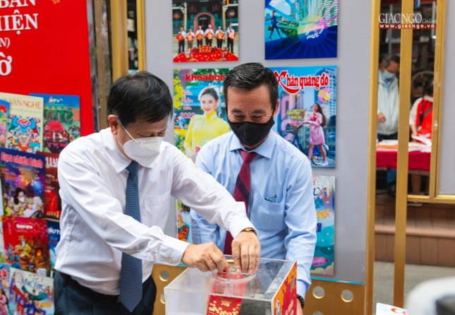 Toàn bộ số tiền thu được từ việc bán báo xuân được dành trao tặng các nhà báo cao tuổi, bệnh hiểm nghèo gặp khó khăn trong chữa trị