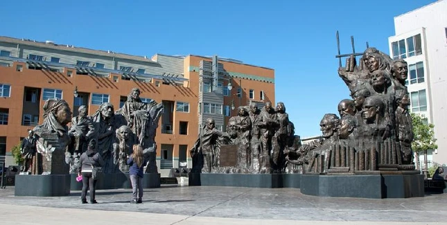 Khu tượng đài "Remember Them: Champions for Humanity"