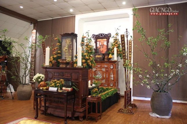 Hương án Thiền sư tôn trí tại Thiền đường Trăng Rằm trong khuôn viên Tổ đình Từ Hiếu