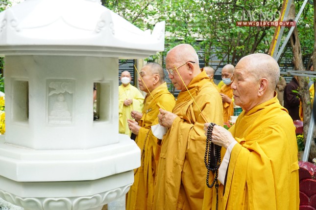 Chư tôn giáo phẩm Trung ương GHPGVN dâng hương tưởng niệm