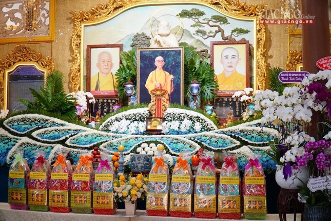 Giác linh đài cố Đại lão Hòa thượng Thích Trí Tịnh