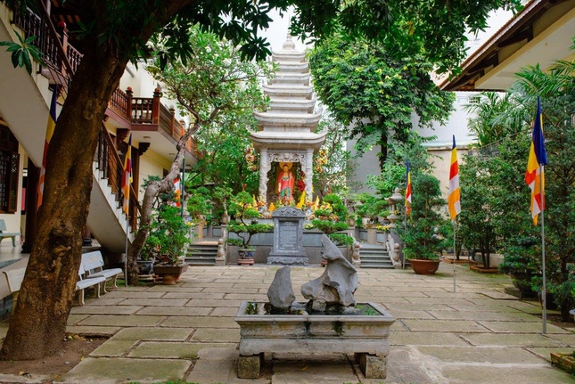 Bảo tháp cố Trưởng lão Hòa thượng Thích Trí Thủ trong khuôn viên Quảng Hương Già Lam - Ảnh: Đăng Huy Bảo tháp cố Trưởng lão Hòa thượng Thích Trí Thủ trong khuôn viên Quảng Hương Già Lam - Ảnh: Đăng Huy