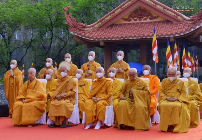 Chư vị giáo phẩm Hội đồng Chứng minh tham dự