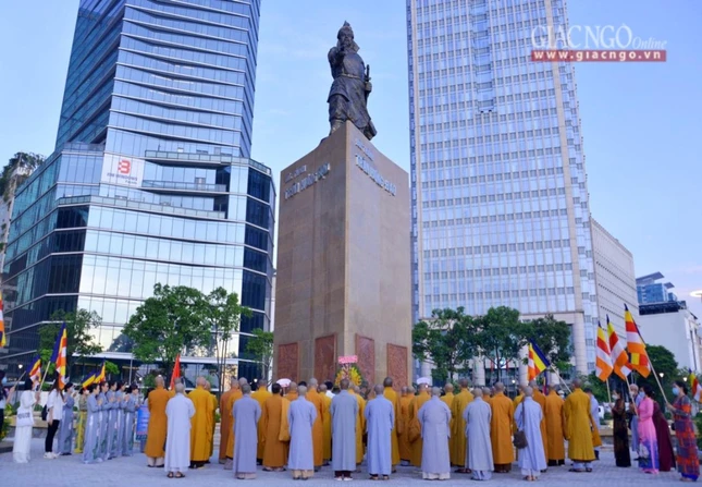 Dâng hương tưởng niệm Đức Thánh Trần Hưng Đạo