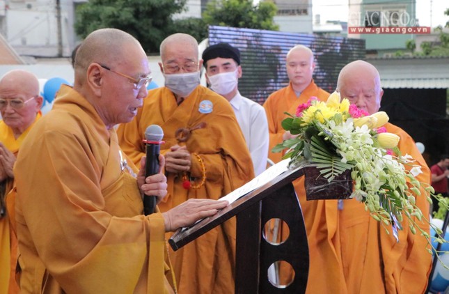 Hòa thượng Thích Thiện Pháp tuyên đọc Thông điệp Phật đản của đức Quyền Pháp chủ