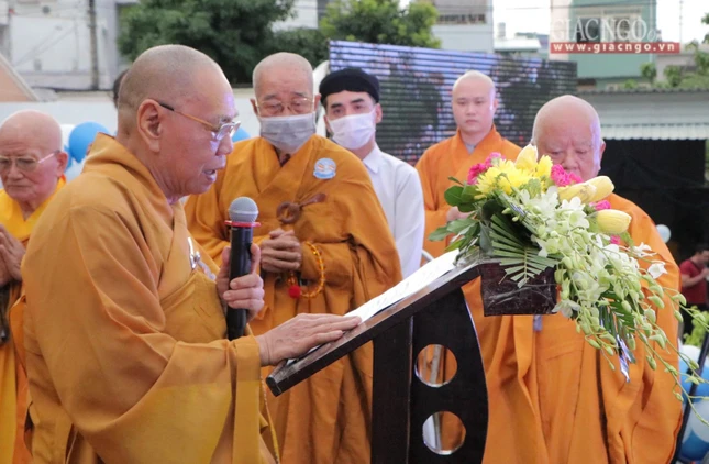 Hòa thượng Thích Thiện Pháp tuyên đọc Thông điệp Phật đản của đức Quyền Pháp chủ