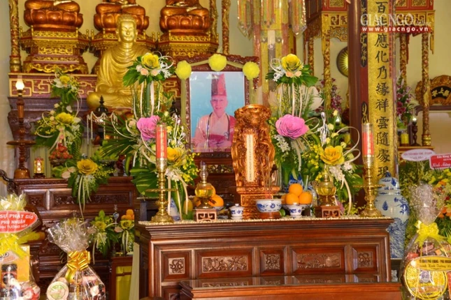 Hương án tưởng niệm Trưởng lão Hòa thượng Thích Phước Sơn Hương án tưởng niệm Trưởng lão Hòa thượng Thích Phước Sơn