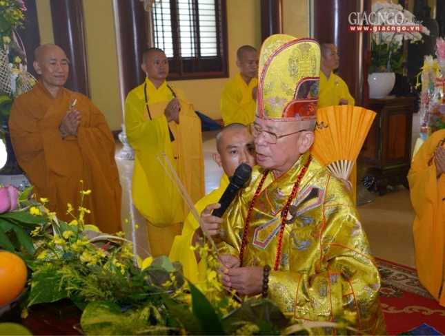 Hòa thượng Thích Huệ Tâm, Phó Trưởng ban Trị sự kiêm Trưởng ban Hướng dẫn Phật tử GHPGVN tỉnh Đồng Nai đương vi sám chủ Hòa thượng Thích Huệ Tâm, Phó Trưởng ban Trị sự kiêm Trưởng ban Hướng dẫn Phật tử GHPGVN tỉnh Đồng Nai đương vi sám chủ