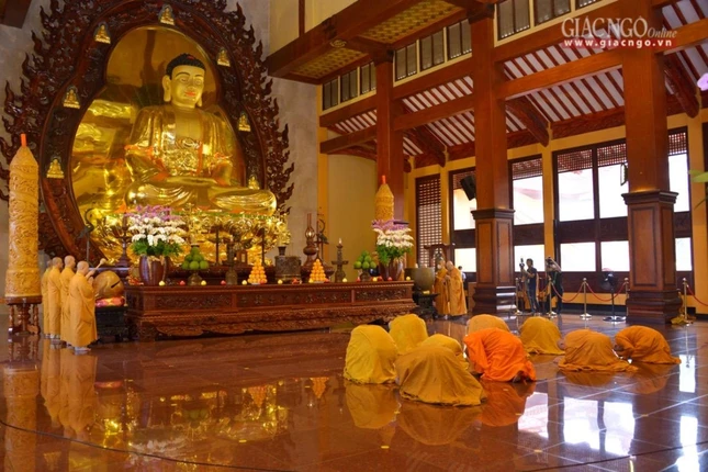 Đảnh lễ bốn trọng ân theo lời Phật dạy Đảnh lễ bốn trọng ân theo lời Phật dạy