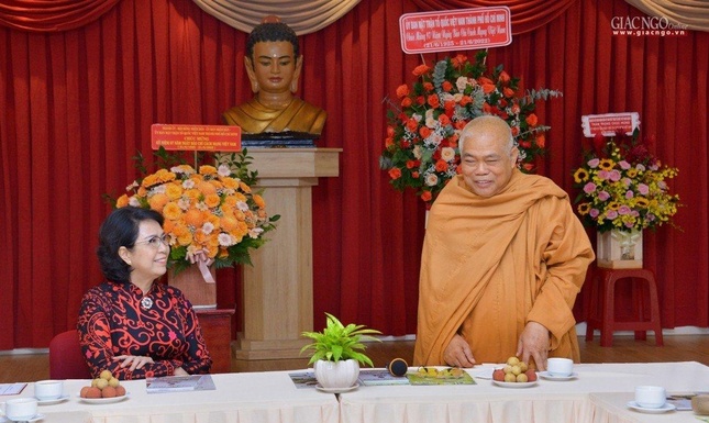 Hòa thượng Thích Giác Toàn chia sẻ những kỷ niệm trong công tác báo chí cùng Thành phố