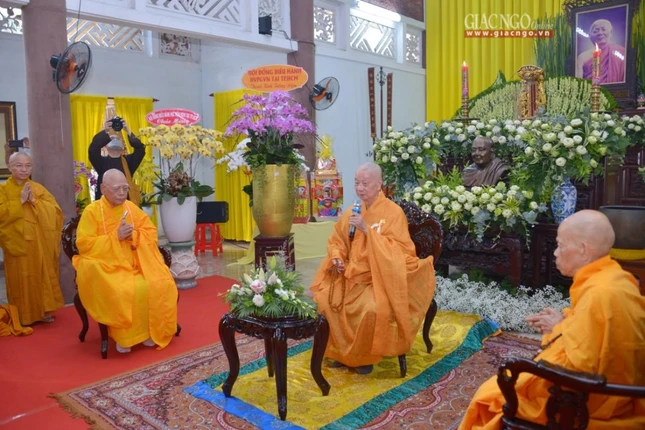 Đức Quyền Pháp chủ đạo từ đến chư tôn đức trong môn phái Tường Vân