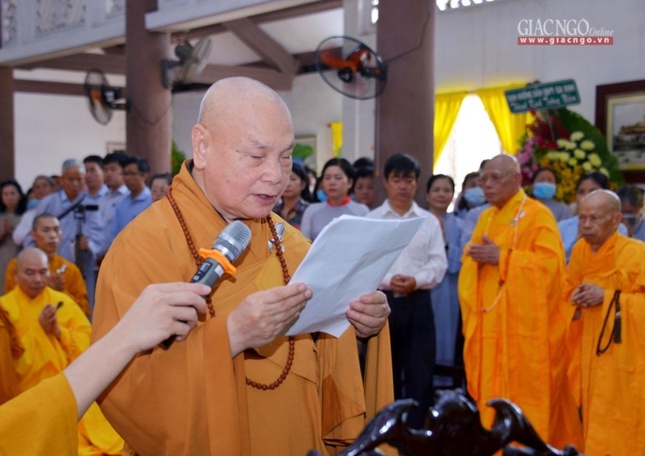 Hòa thượng Chủ tịch Hội đồng Trị sự GHPGVN đọc lời tưởng niệm của Trung ương Giáo hội