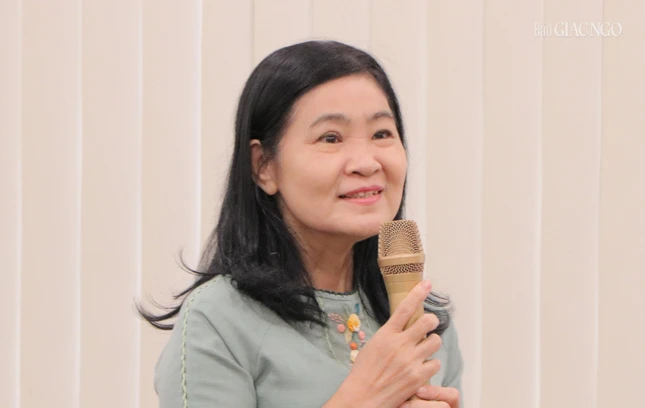 Bên cạnh đó là những thảo luận, thắc mắc về đường hướng của Giáo hội về công tác truyền thông trong thời gian tới