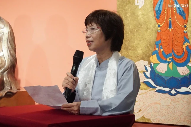 Họa sĩ Phật tử Diệu Nhàn đại diện Câu Lạc bộ họa sĩ Phật tử Mặc Hương phát biểu