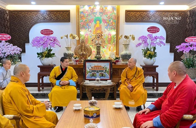 Buổi tiếp đón diễn ra trong không khí thân mật