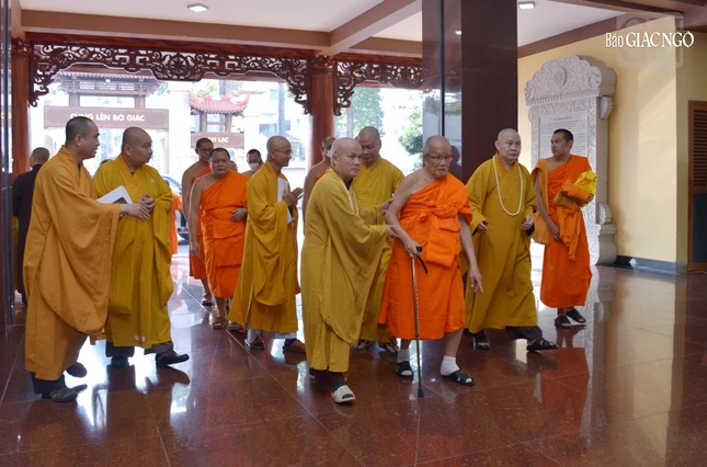 Phái đoàn Trung ương Liên minh Phật giáo Lào quang lâm Việt Nam Quốc Tự Phái đoàn Trung ương Liên minh Phật giáo Lào quang lâm Việt Nam Quốc Tự