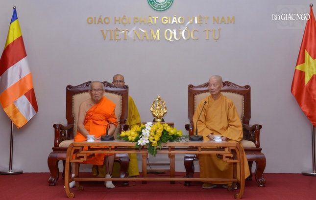 Đức Pháp chủ GHPGVN tiếp đón phái đoàn