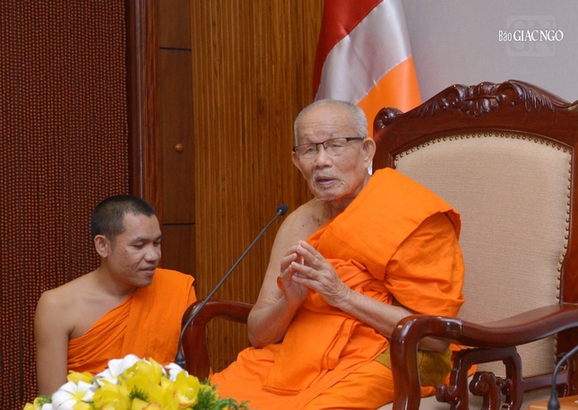 Trưởng lão Hòa thượng Chủ tịch Trung ương Liên minh Phật giáo Lào nêu rõ chuyến thăm là hoạt động đặc biệt trong năm đoàn kết hữu nghị Việt - Lào