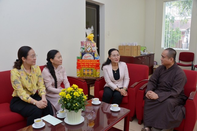 Bà Chủ tịch HĐND TP.HCM đánh giá cao những đóng góp của Phật giáo TP.HCM nói chung, Báo Giác Ngộ nói riêng vào thành tựu chung của TP.HCM