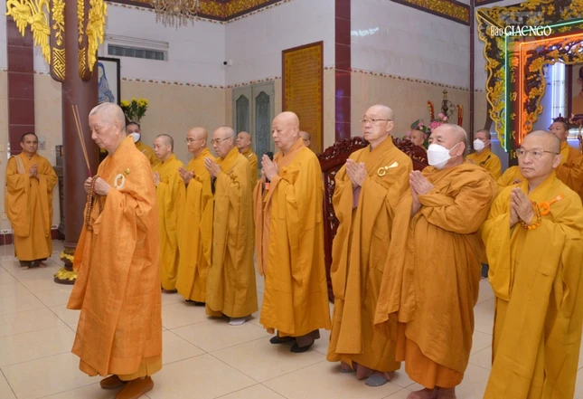 Tại Tổ đường Tổ đình Huê Nghiêm - ngôi cổ tự hơn 300 năm tuổi của đất Sài Gòn - Gia Định Tại Tổ đường Tổ đình Huê Nghiêm - ngôi cổ tự hơn 300 năm tuổi của đất Sài Gòn - Gia Định