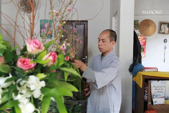 Đơm hoa cúng Phật