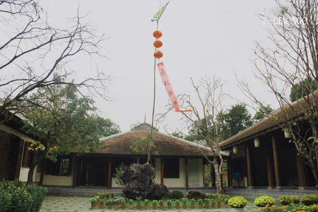 Nhiều ngôi tự viện ở Huế vẫn gìn giữ truyền thống dựng nêu vào tháng Chạp