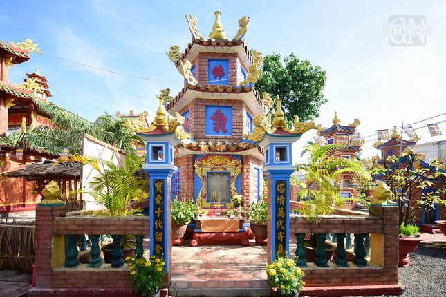 Bảo tháp tổ sư trong khuôn viên chùa Giác Hoàng Bảo tháp tổ sư trong khuôn viên chùa Giác Hoàng