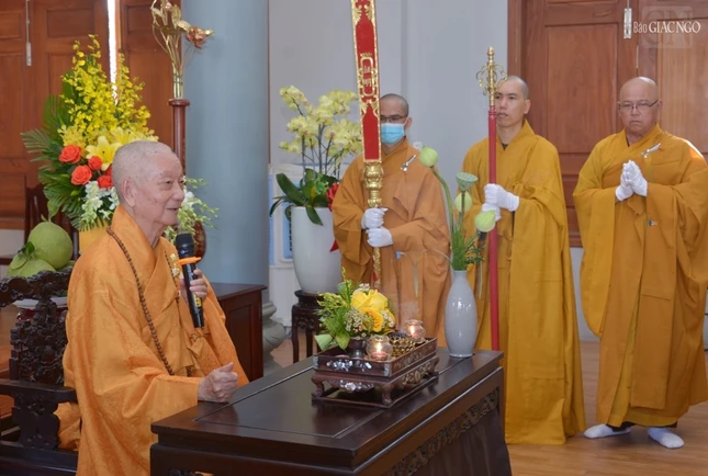 Đức Đệ tứ Pháp chủ GHPGVN nhắc lại nhiều công hạnh của Đại lão Hòa thượng Thích Đạt Thanh mà ngài được nghe, thấy trực tiếp