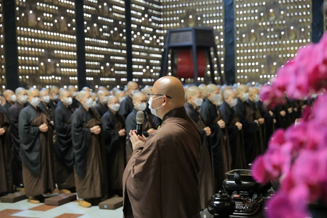 Môn đồ tứ chúng Phật Quang Sơn trong tang lễ tôn sư