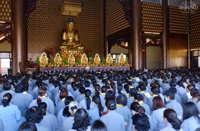 Hơn 1.000 Phật tử, hành giả Pháp Hoa đồng vân tập tham dự cầu nguyện Hơn 1.000 Phật tử, hành giả Pháp Hoa đồng vân tập tham dự cầu nguyện