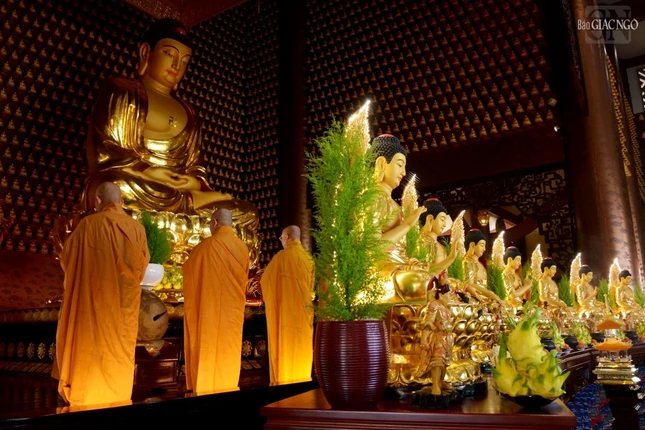 Đàn tràng thanh tịnh, trang nghiêm