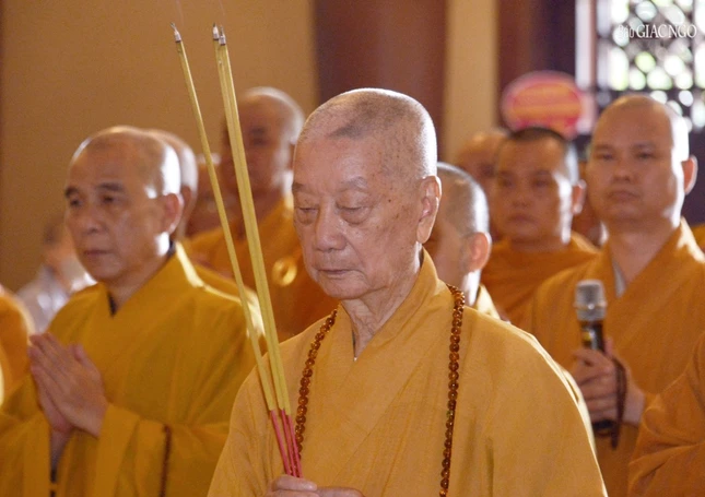 Tưởng nhớ những người đã hy sinh cho nền độc lập dân tộc, thống nhất đất nước Tưởng nhớ những người đã hy sinh cho nền độc lập dân tộc, thống nhất đất nước