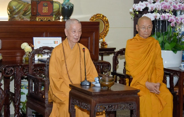 Đức Pháp chủ hoan hỷ nhận lời cung thỉnh của Hội