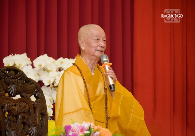 Đức Pháp chủ ban đạo từ